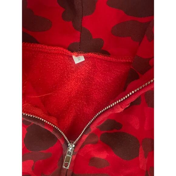 Youth Full-Zip Red Camo Shark Hoodie – Size Small - Picture 3 of 3